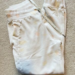 Brand new Lululemon scuba jogger.